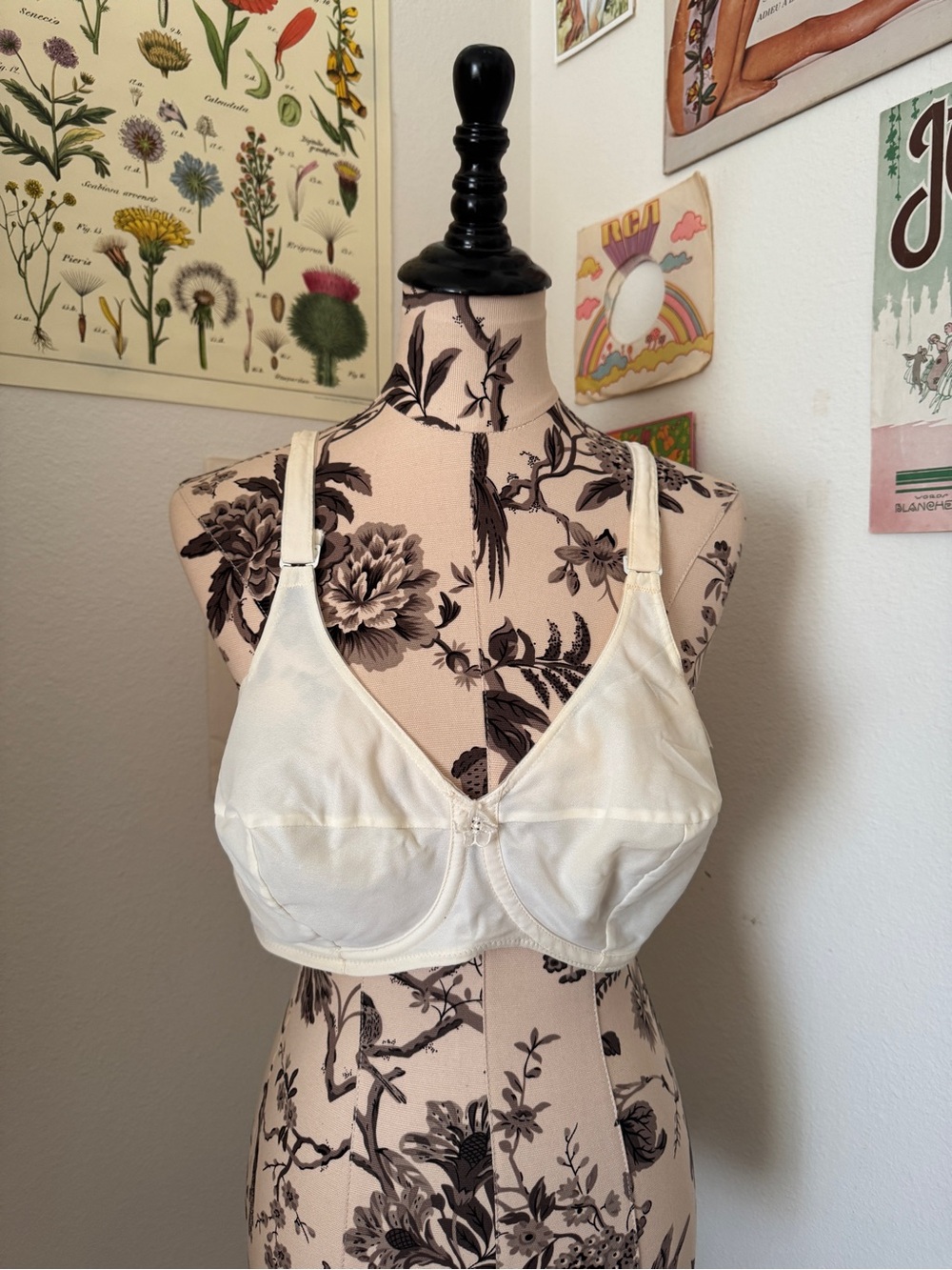 Cream Vintage 1960s Bullet Bra